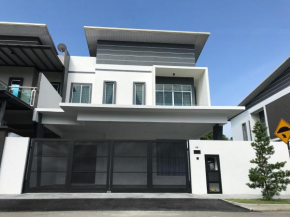Semi-D New House @ Sungai Abong Muar*10~20pax, Muar Town
